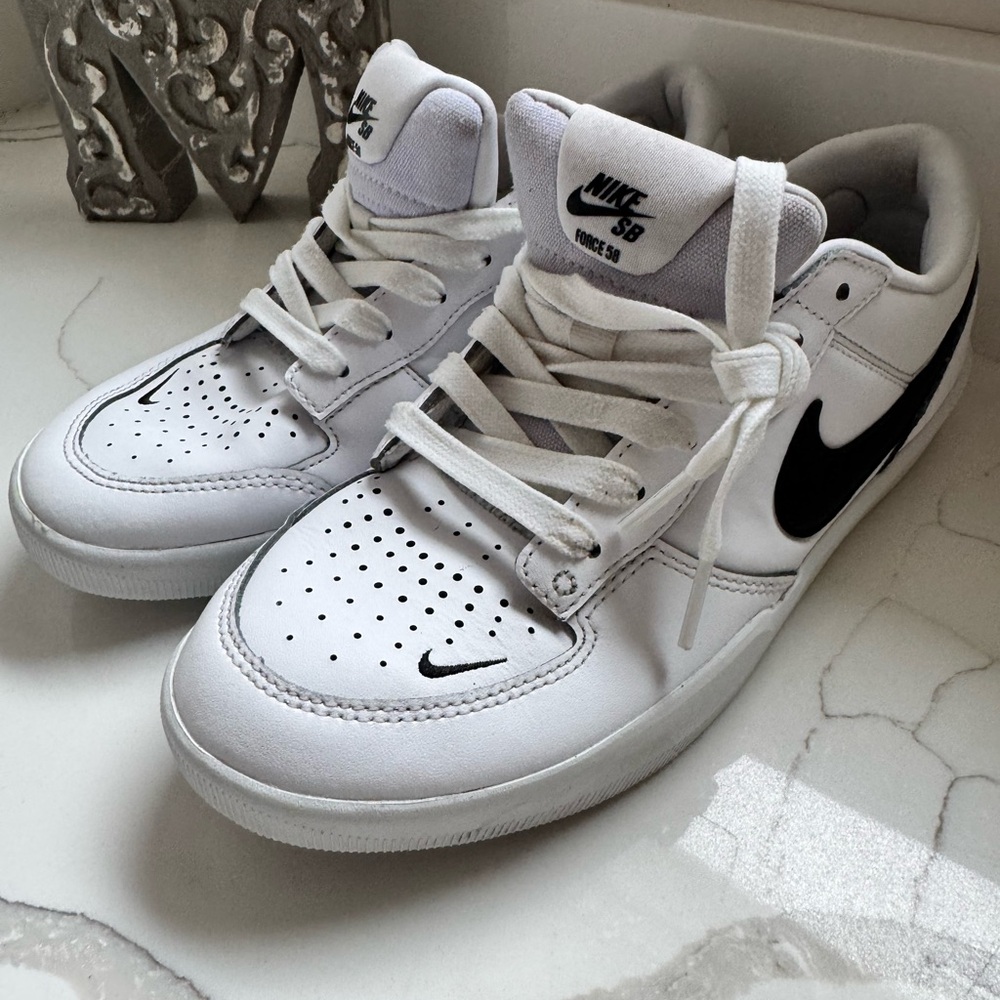 Nike SB White and Black Low-Top Sneakers